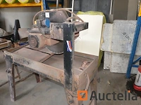 Bouwzaag op tafel onbekende merk en model - afbeelding 3 van  4