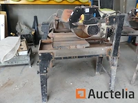 Bouwzaag op tafel onbekende merk en model - afbeelding 1 van  6