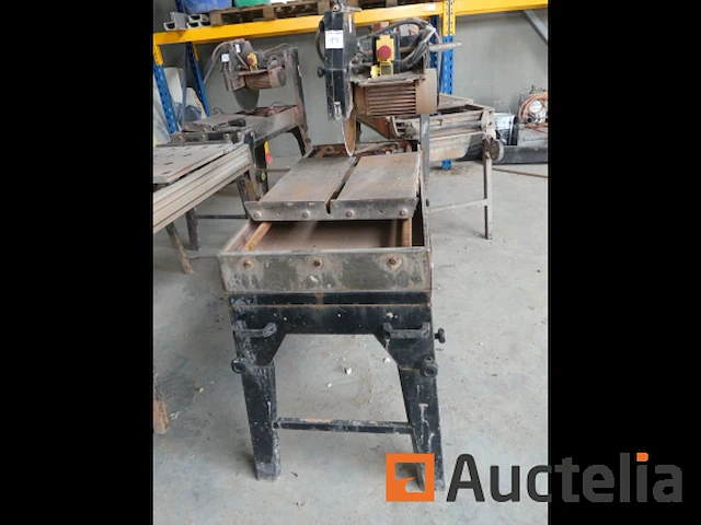 Bouwzaag op tafel onbekende merk en model - afbeelding 6 van  6