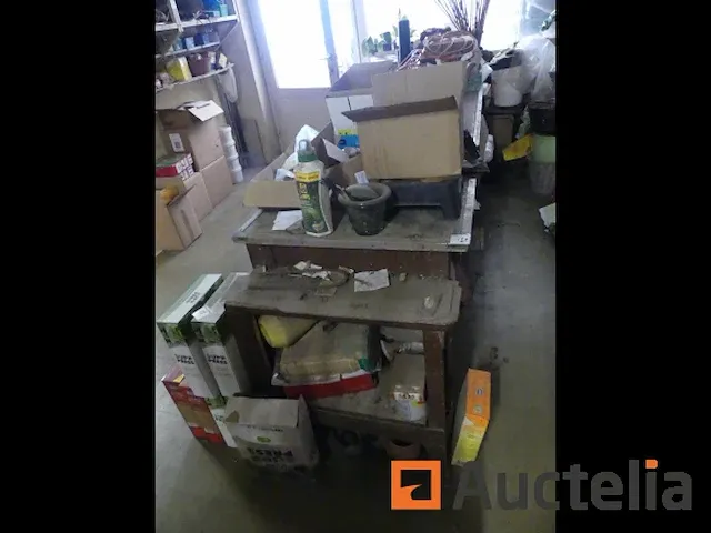 Bovenblad voor bloemsierkunst en de inhoud, compost, steekwagen,... - afbeelding 2 van  9