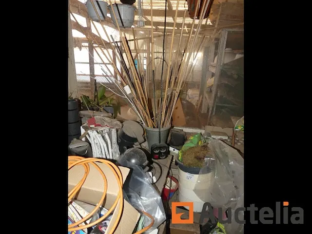 Bovenblad voor bloemsierkunst en de inhoud, compost, steekwagen,... - afbeelding 3 van  9