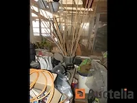 Bovenblad voor bloemsierkunst en de inhoud, compost, steekwagen,... - afbeelding 3 van  9