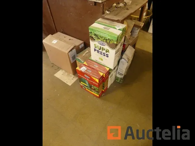 Bovenblad voor bloemsierkunst en de inhoud, compost, steekwagen,... - afbeelding 4 van  9
