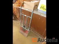 Bovenblad voor bloemsierkunst en de inhoud, compost, steekwagen,... - afbeelding 6 van  9