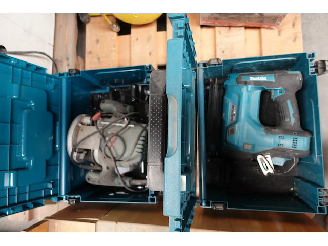 Bovenfrees bosch + accu schieter makita - afbeelding 1 van  5