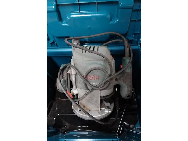 Bovenfrees bosch + accu schieter makita - afbeelding 4 van  5