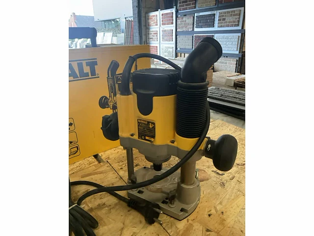 Bovenfrees dewalt dw621k - afbeelding 3 van  5