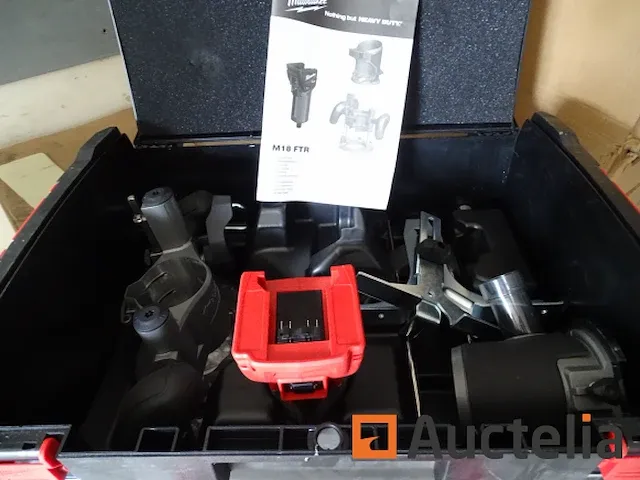 Bovenfrees milwaukee m18 ftr in zijn systainer - afbeelding 1 van  8