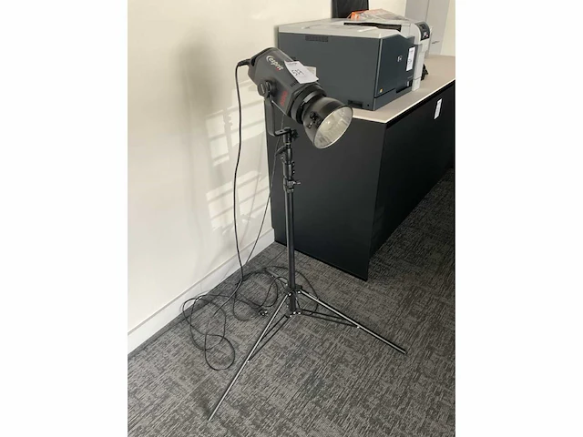 Bowens cesprit 500 studio spot - afbeelding 2 van  3