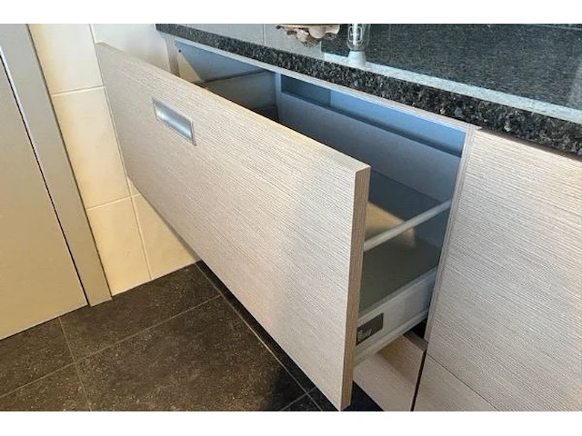 Box 12: badkamermeubel - afbeelding 12 van  13