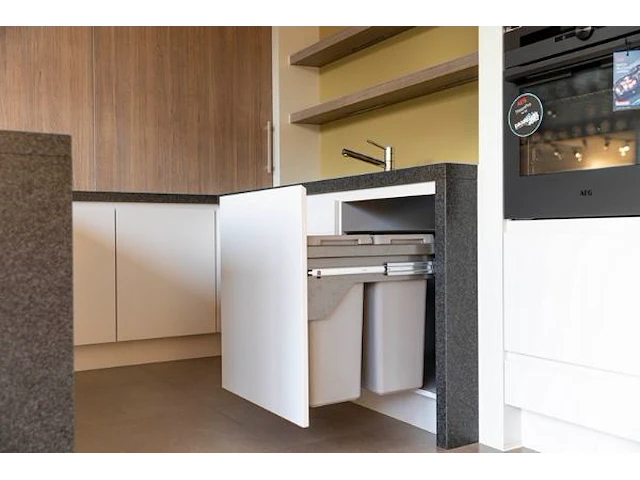 Box 35: keuken laos - afbeelding 30 van  37