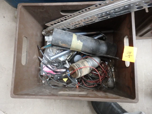 Box diversen oa. benzinepompmotor - afbeelding 1 van  2