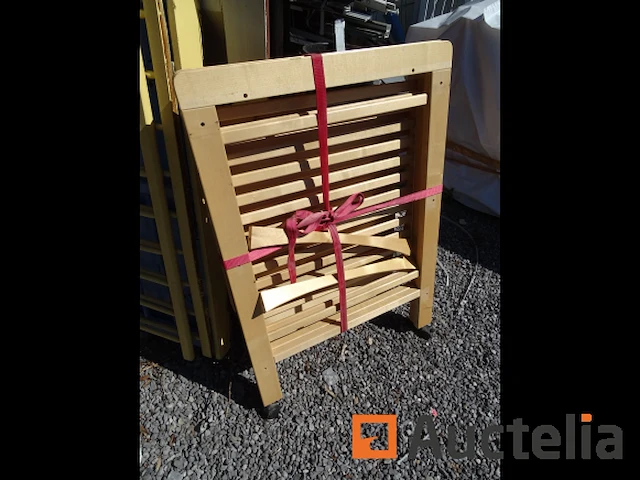 Box op wielen, antiek bed - afbeelding 2 van  4