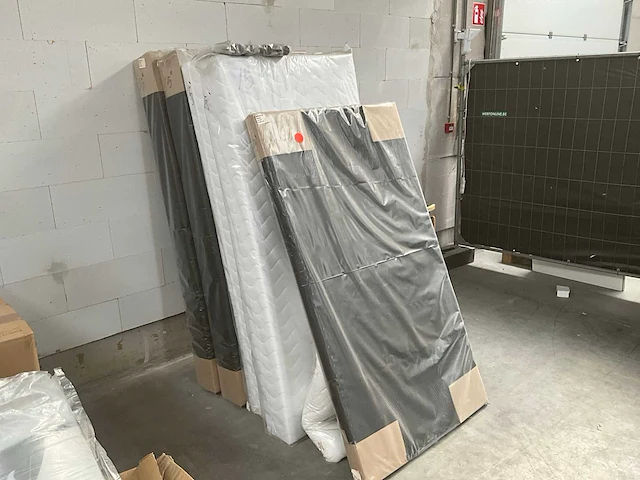Boxspring inari (180x200) - afbeelding 1 van  5