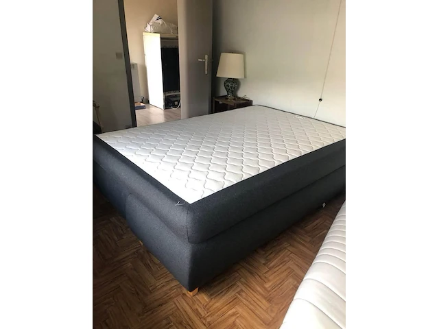 Boxspring - afbeelding 1 van  1