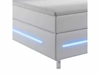 Boxspringmatrassen, topmatrassen en led-verlichting - afbeelding 3 van  5