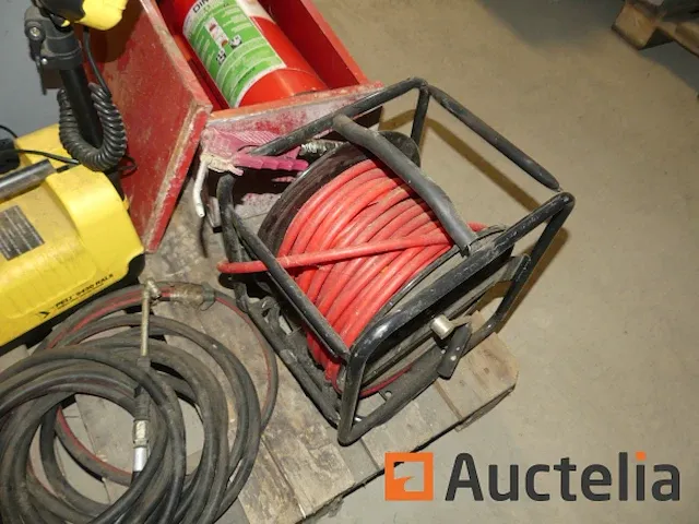 Brandblusapparaat en kast, persluchthaspel, batterijgevoede spot, wentellager - afbeelding 3 van  11