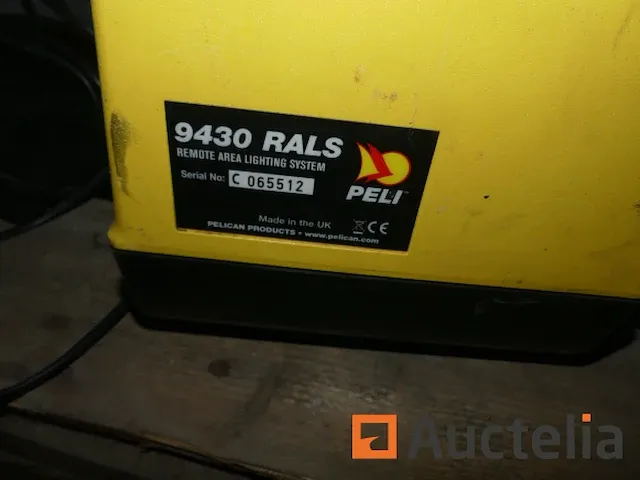 Brandblusapparaat en kast, persluchthaspel, batterijgevoede spot, wentellager - afbeelding 7 van  11