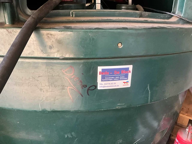Brandstof tank met slang en pistool - afbeelding 2 van  10