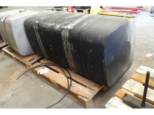 Brandstoftank vrachtwagen - afbeelding 3 van  3