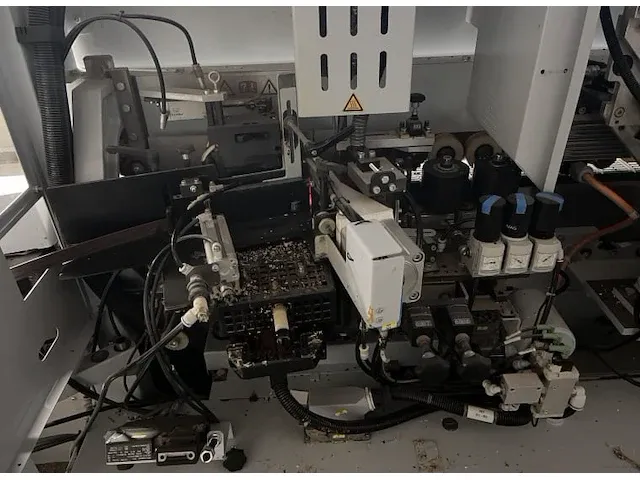 Brandt kdf230 kantenlijmmachine met hotmelt en airteq lijmunits - afbeelding 4 van  9