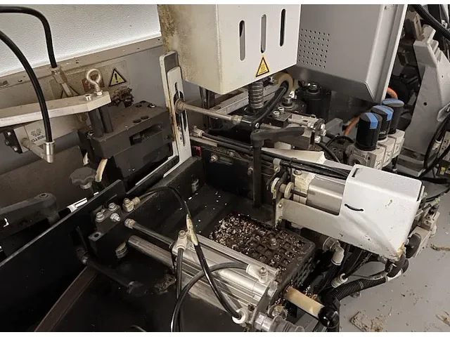 Brandt kdf230 kantenlijmmachine met hotmelt en airteq lijmunits - afbeelding 5 van  9