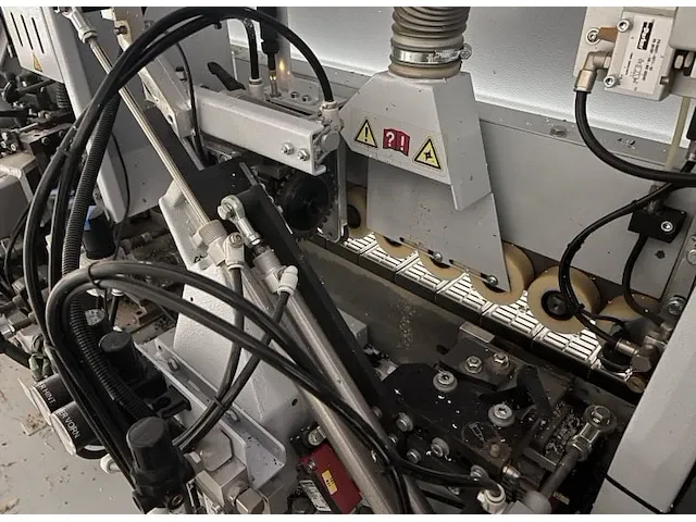 Brandt kdf230 kantenlijmmachine met hotmelt en airteq lijmunits - afbeelding 7 van  9