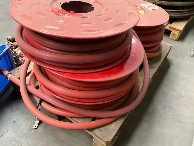 Brandweermateriaal 5x haspel met slang 1” 30meter en kraanwerk - afbeelding 6 van  14
