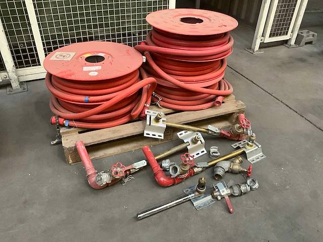 Brandweermateriaal 5x haspel met slang 1” 30meter en kraanwerk - afbeelding 1 van  14