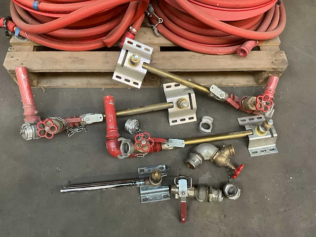 Brandweermateriaal 5x haspel met slang 1” 30meter en kraanwerk - afbeelding 7 van  14