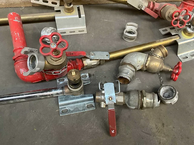 Brandweermateriaal 5x haspel met slang 1” 30meter en kraanwerk - afbeelding 9 van  14