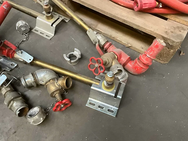 Brandweermateriaal 5x haspel met slang 1” 30meter en kraanwerk - afbeelding 10 van  14