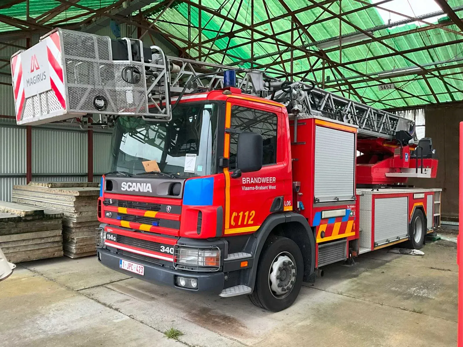 Brandweervoertuigen, ziekenwagens en brandweermateriaal