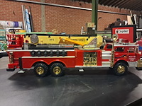 Brandweerwagen groot n.y. f.d amerikaanse ( 700mm ) - afbeelding 2 van  5