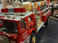 Brandweerwagen groot n.y. f.d amerikaanse ( 700mm ) - afbeelding 3 van  5