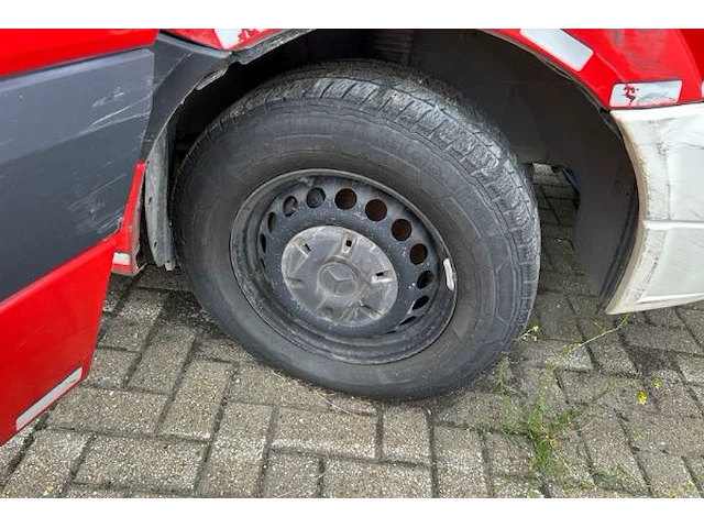 Brandweerwagen mercedes - afbeelding 2 van  13
