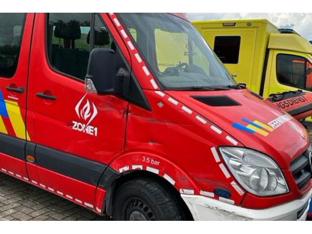 Brandweerwagen mercedes - afbeelding 6 van  13