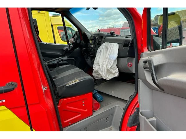 Brandweerwagen mercedes - afbeelding 7 van  13