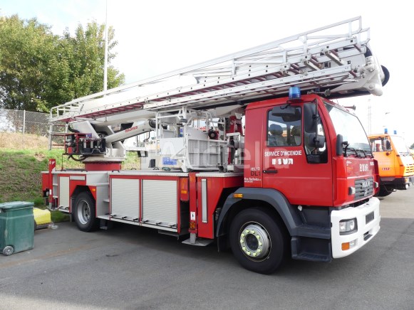 Brandweerwagens, bestelwagens, auto's