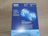 Braun oral b health center oxyjet cleaning system + elektrische tandenborstel pro 2000 (b435) - afbeelding 3 van  5