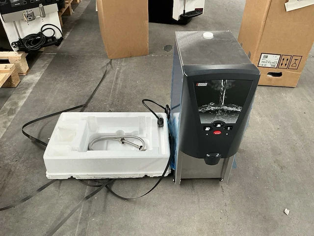 Bravilor hwa40 warmwater dispenser - afbeelding 1 van  8