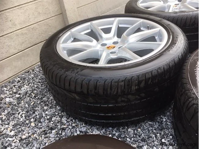 Breedset porsche macan 20 inch - afbeelding 2 van  10