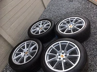 Breedset porsche macan 20 inch