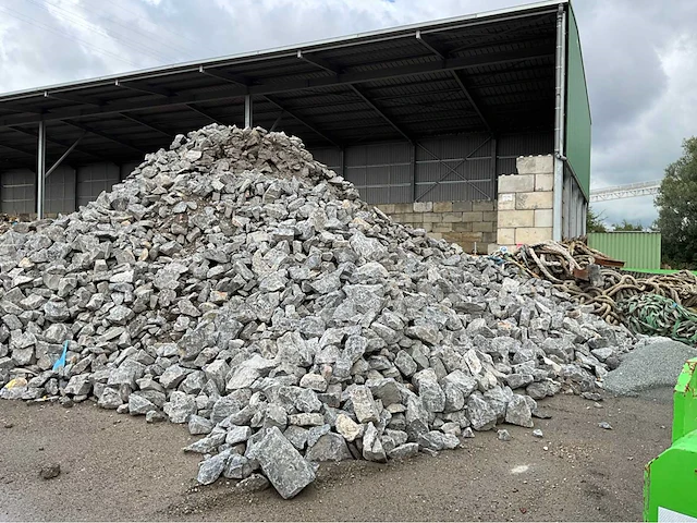 Breuksteen natuursteen 90 kub - afbeelding 1 van  2
