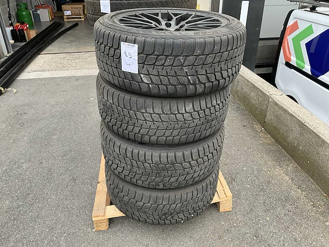 Bridgestone auto winterband op velg (4x) - afbeelding 2 van  3