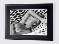 Brigitte bardot - confidential - - fine art photography - luxe houten lijst 70x50 cm - limited edition nr 03 van 30 - serial id 17257 - afbeelding 4 van  6