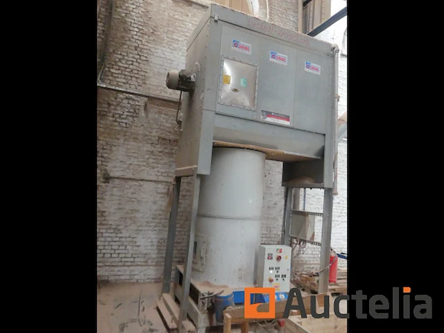 Briketten pers met cyclofilter comafer dinami c 110n - afbeelding 2 van  16