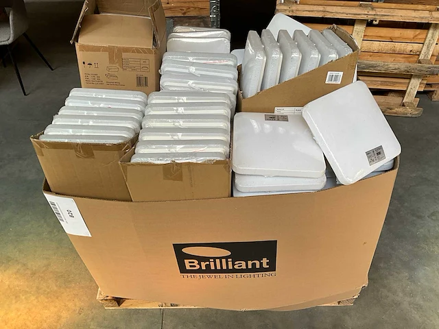 Brilliant palletdeal plafondlamp farica 28 cm 3000k - afbeelding 1 van  7