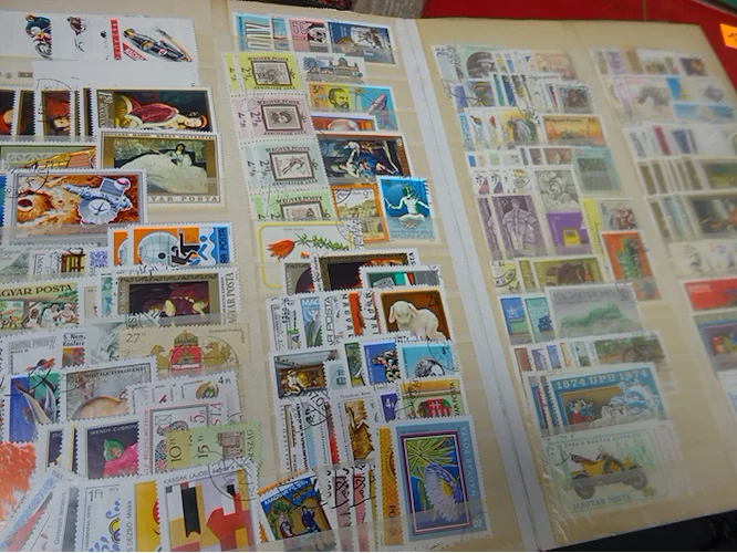 Brocante en magazijn, postzegels en munten