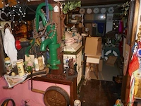 Brocante in kelder - afbeelding 2 van  10